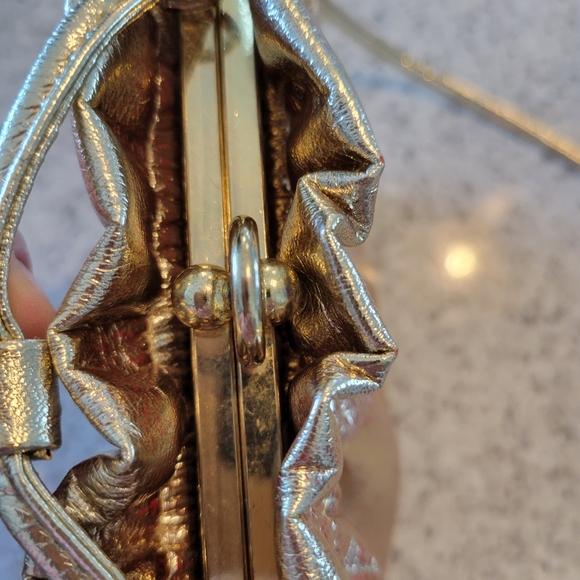 VINTAGE GENUINE LEATHER GOLD COLOR HANDBAG/SOLDERBAG IN EXCELLENT CONDITION - Picture 9 of 9